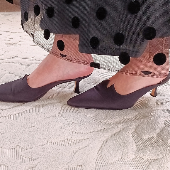 ADORABLE VTG "MANOLO BLAHNIK" BLACK SATIN KITTY'S! - Picture 12 of 16